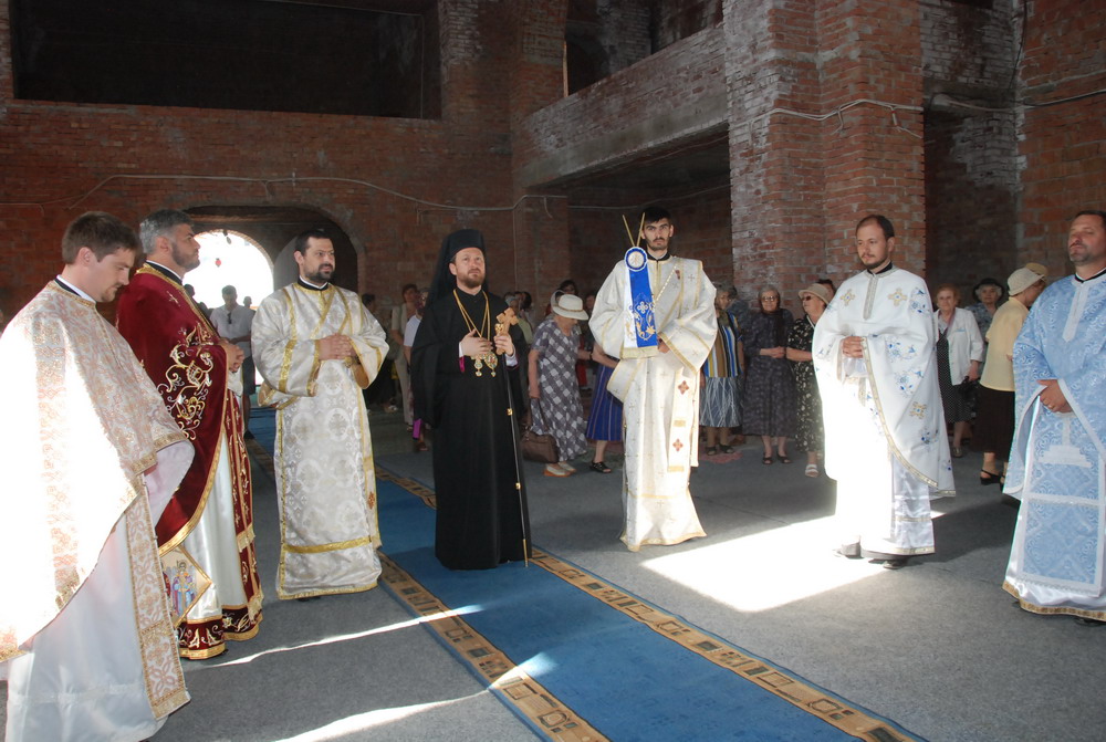 Prima Liturghie în biserica studenților din “Tudor Vladimirescu” Prima Liturghie în biserica studenților din “Tudor Vladimirescu”
