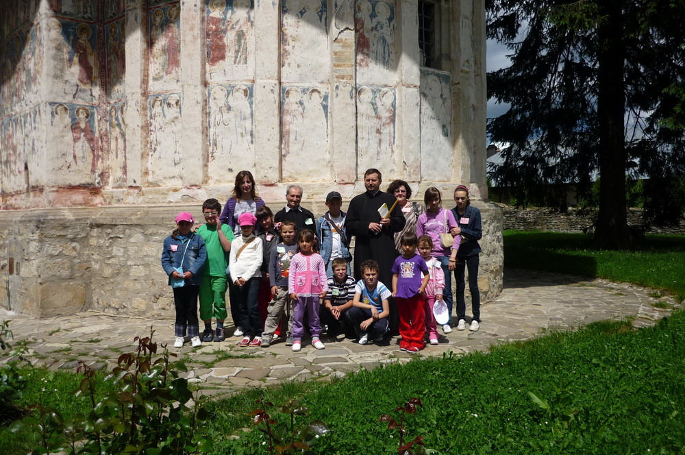 Excursie a copiilor din parohia Sculeni în cadrul Programului „Hristos împărtășit copiilor” Excursie a copiilor din parohia Sculeni în cadrul Programului „Hristos împărtășit copiilor”