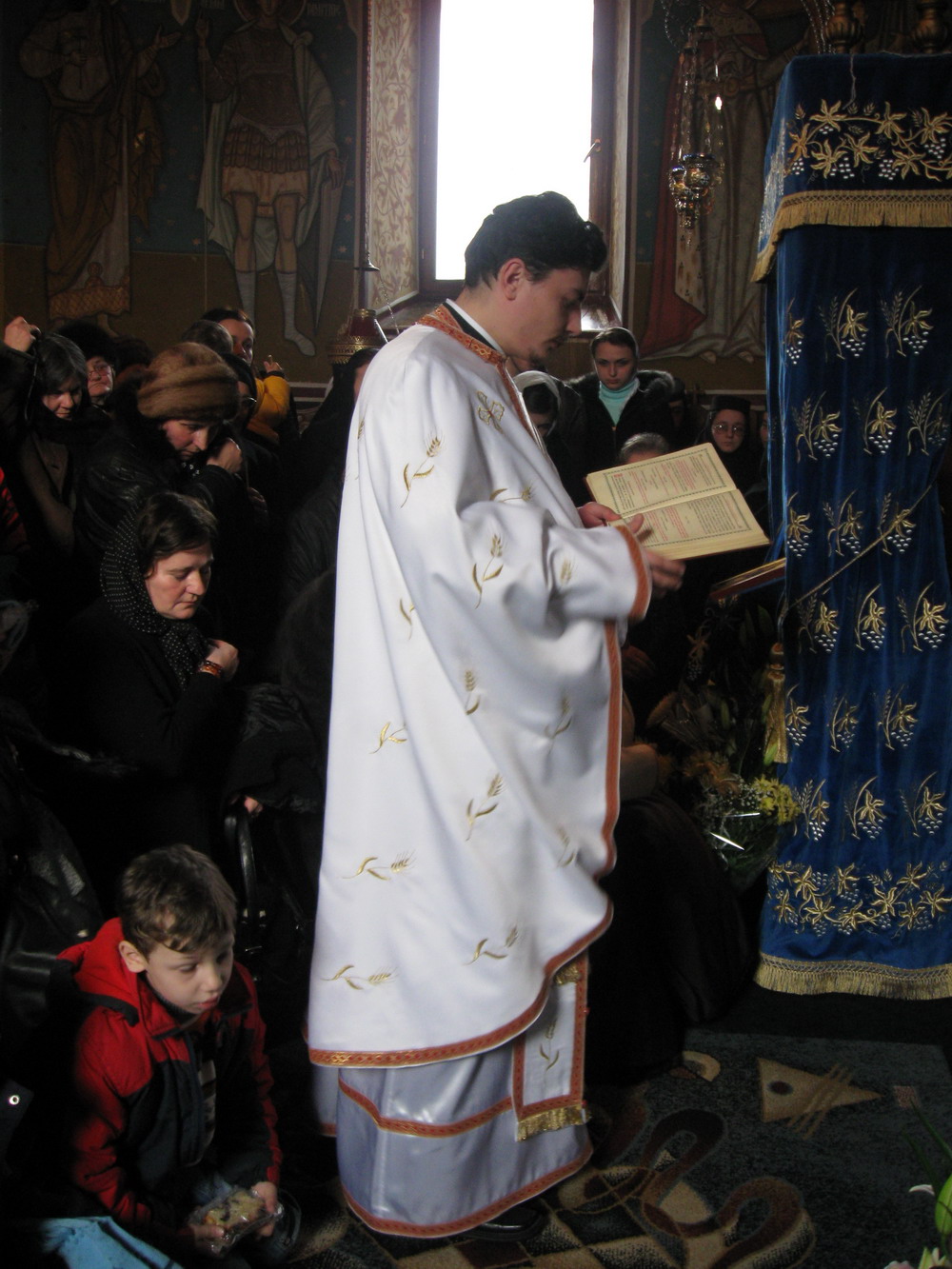 „Preotul și enoriașii săi, trăitori, apărători și mărturisitori ai dreptei credințe“ „Preotul și enoriașii săi, trăitori, apărători și mărturisitori ai dreptei credințe“