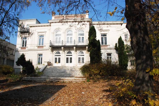 Școala “Varlaam Mitropolitul” continuă înscrierile Școala “Varlaam Mitropolitul” continuă înscrierile