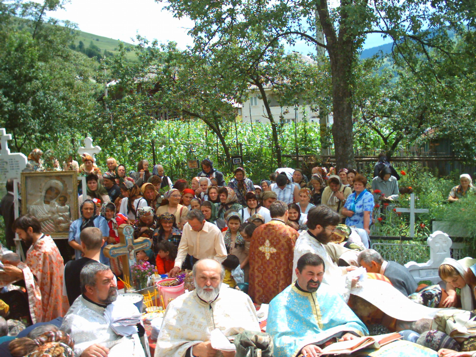 La Pârâul Pântei, com. Borca, astăzi este sărbătoarea Maicii Domnului Prodromița