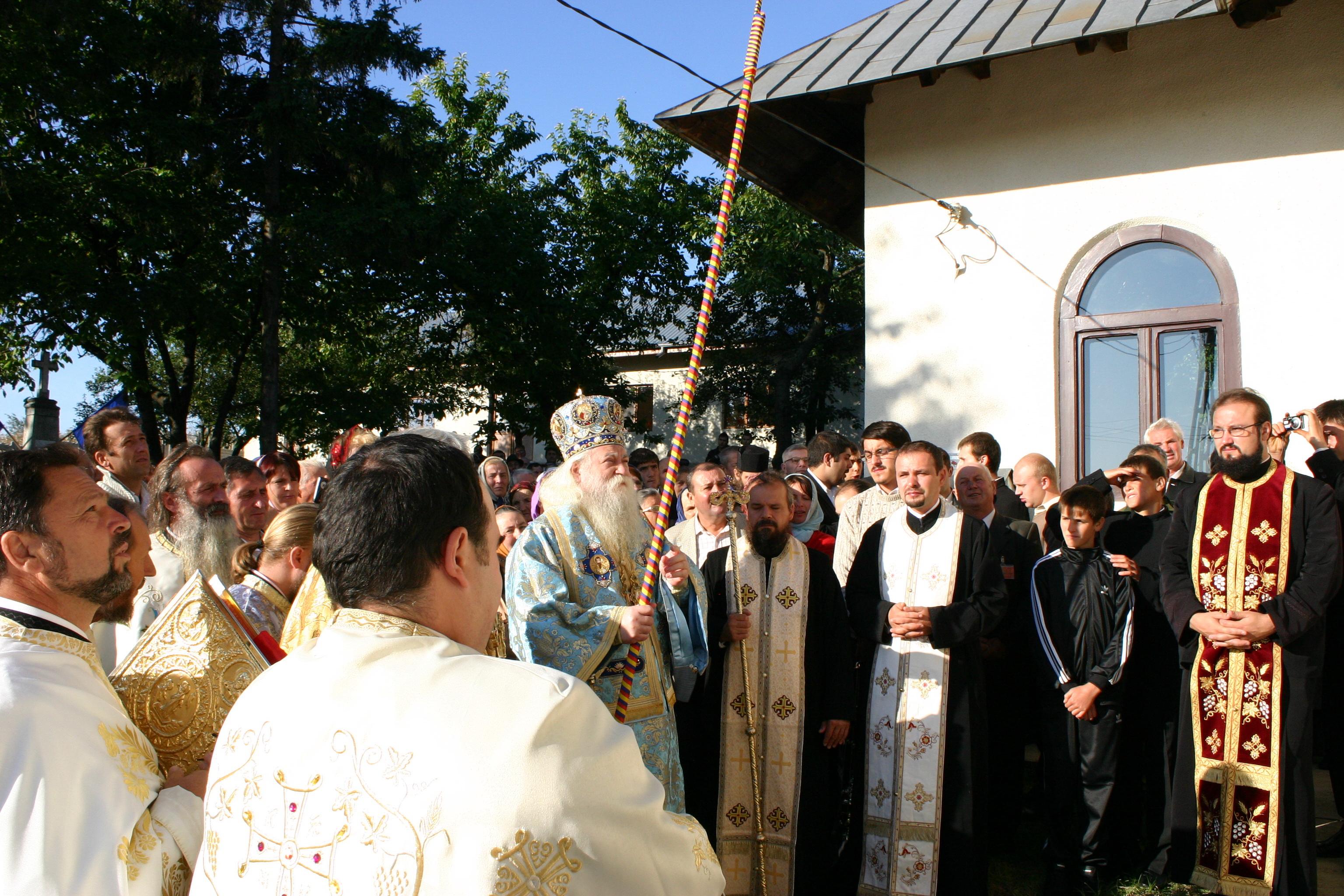 Resfințirea Bisericii „Sfinții Arhangheli Mihail și Gavriil” din comuna Cucuteni