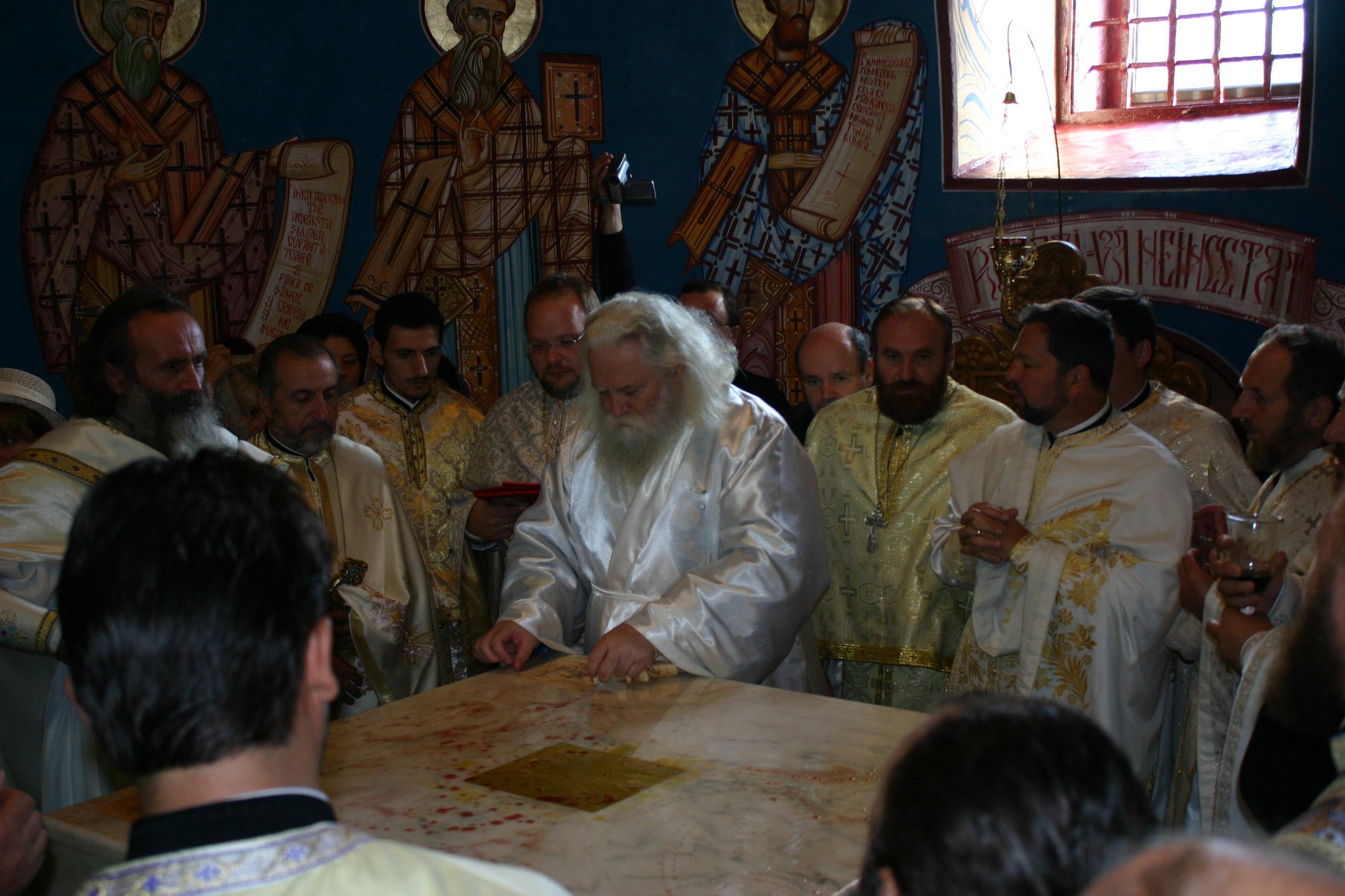 Resfințirea Bisericii „Sfinții Arhangheli Mihail și Gavriil” din comuna Cucuteni