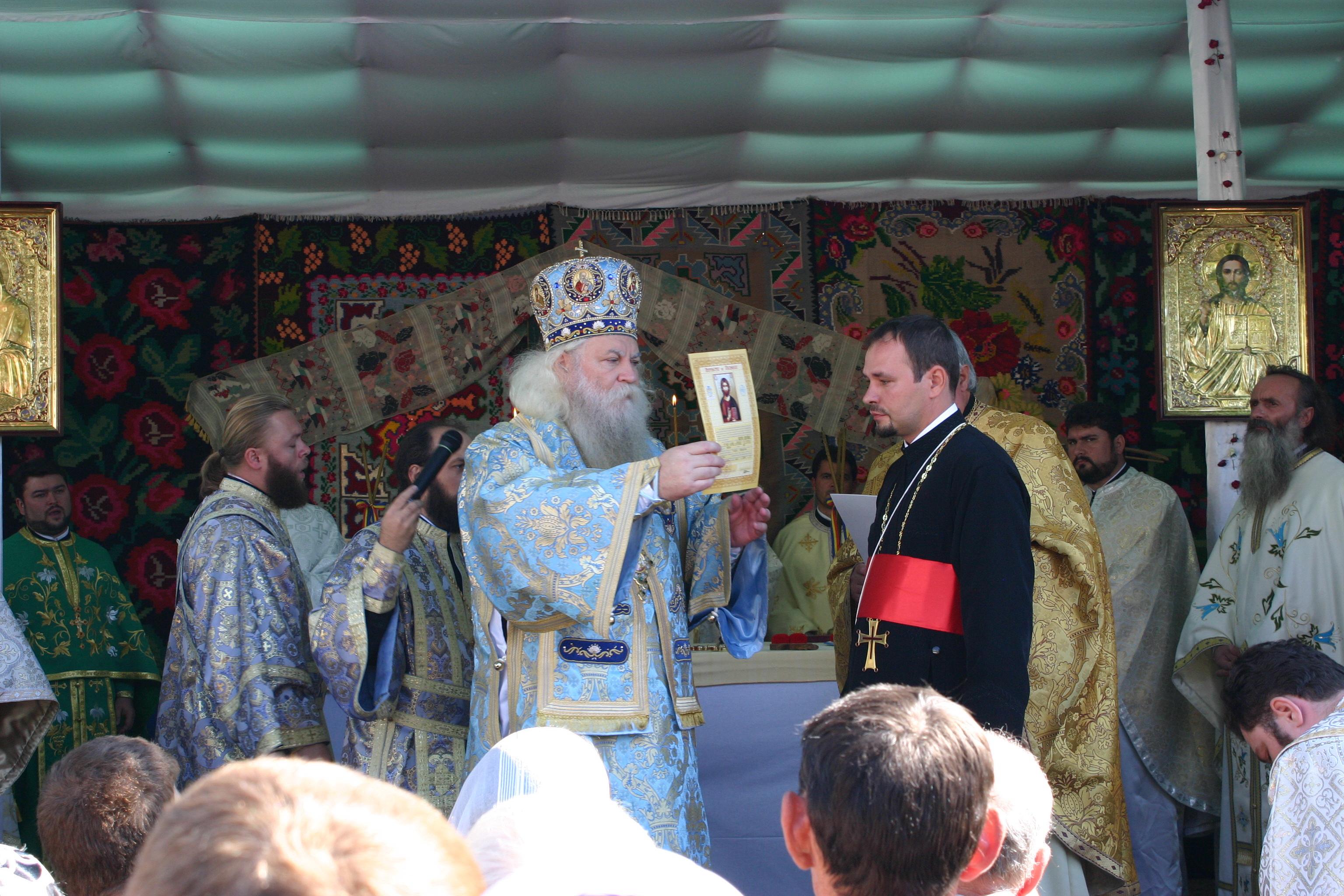 Resfințirea Bisericii „Sfinții Arhangheli Mihail și Gavriil” din comuna Cucuteni