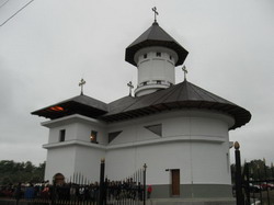 Biserica parohiei Forăști a fost târnosită Biserica parohiei Forăști a fost târnosită