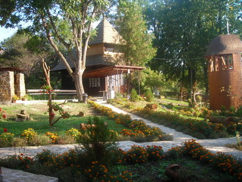 Lansarea Monografiei parohiei Schit Orășeni în ziua resfințirii Lansarea Monografiei parohiei Schit Orășeni în ziua resfințirii