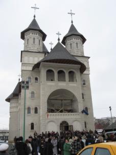Parohia „Sfântul Nectarie“ vine în sprijinul pelerinilor