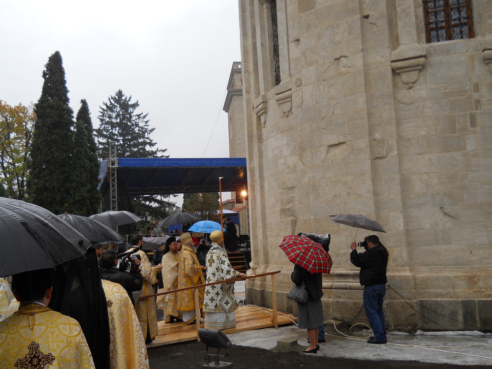 Cronica unei sfințiri