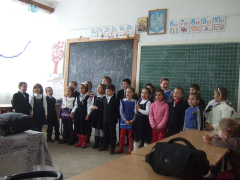 Elevii de la “Varlaam Mitropolitul” implicați într-un proiect caritativ Elevii de la “Varlaam Mitropolitul” implicați într-un proiect caritativ