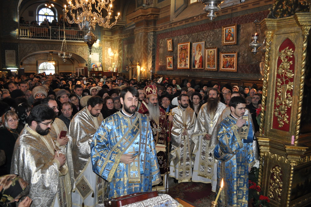 Sute de credincioși au participat la hramul Bisericii “Sfântul Spiridon”