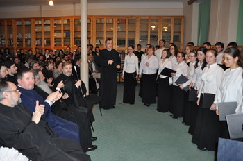 &quot;Din fântâna Bisericii colindătorii au luat pentru ei și dăruiesc și altora apa cea bună&quot;