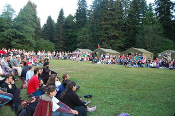 Din 2011 activitățile tinerilor ortodocși români sunt sprijinite de Compartimentul asociații de tineret Din 2011 activitățile tinerilor ortodocși români sunt sprijinite de Compartimentul asociații de tineret
