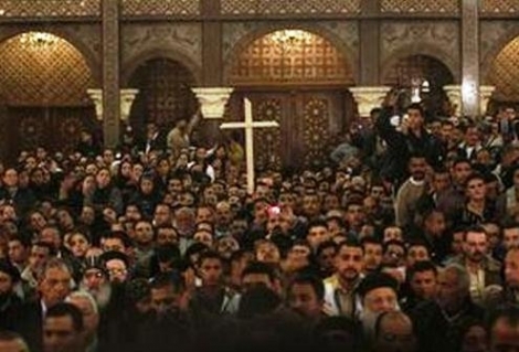 Peste 5.000 de persoane, la funeraliile victimelor atentatului din Alexandria