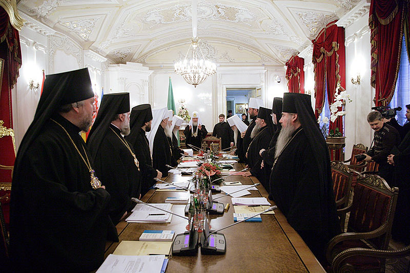 Înalții clerici din Biserica Ortodoxă Rusă pot candida pentru funcții politice în cazuri excepționale