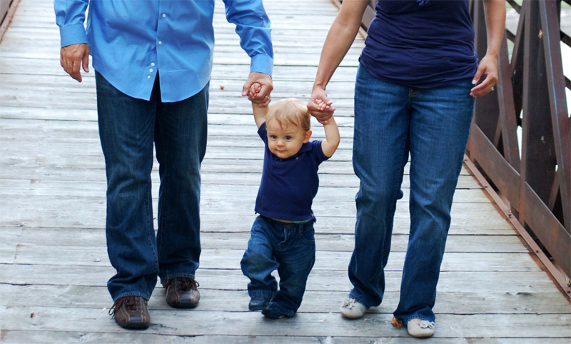 „Ai copil? Învaţă să fii părinte!“