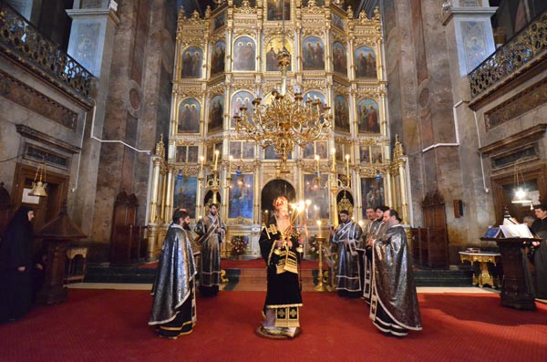 „Atmosfera duhovnicească din Marele Post să o menţinem în toate clipele vieţii“ „Atmosfera duhovnicească din Marele Post să o menţinem în toate clipele vieţii“