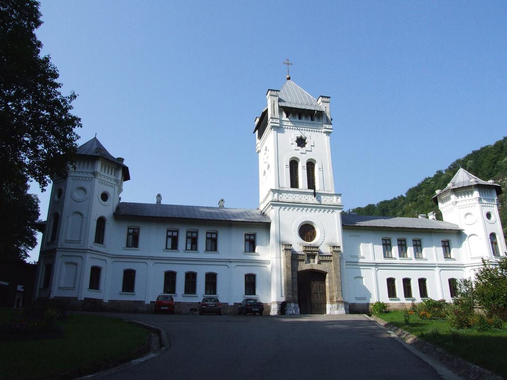 Mănăstirea Tismana Sesiune de formare „Alege şcoala!” la Mănăstirea Tismana