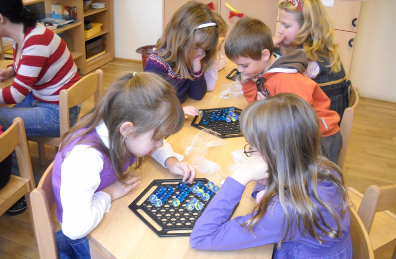 „Ai copil? Învaţă să fii părinte!“