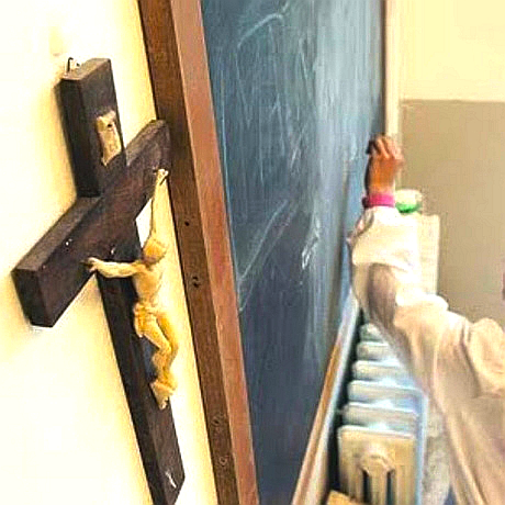 Prezenţa simbolurilor religioase în şcolile publice este legitimă Prezenţa simbolurilor religioase în şcolile publice este legitimă