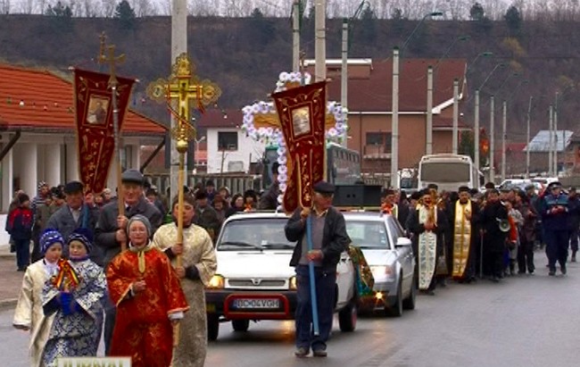 Procesiune impresionantă la Oneşti