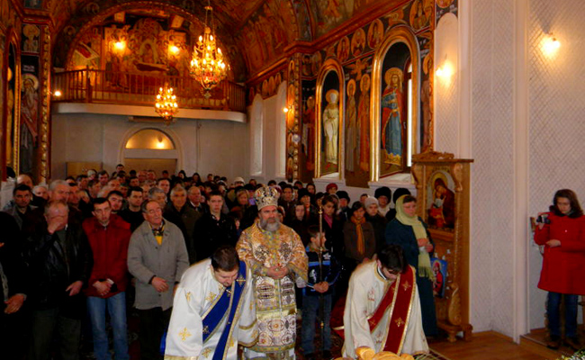 Preasfinţitul Ioachim Băcăuanul a săvârşit, duminică, Sfânta Liturghie în biserica parohiei Boiştea I Icoana Maicii Domnului de la Trifeşti, pe Valea Trotuşului