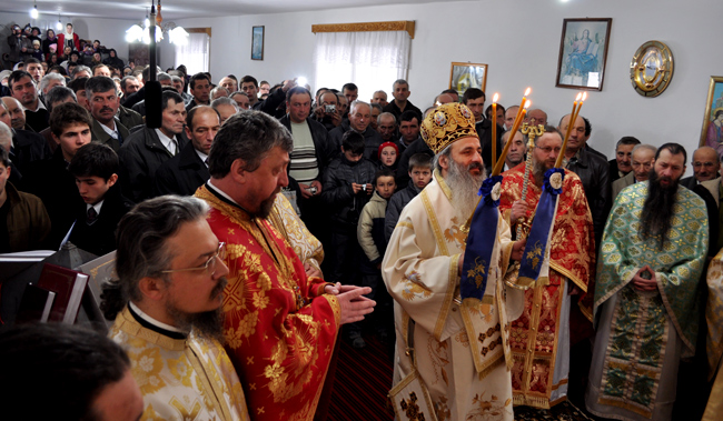 „Crucea înseamnă şi povara suferinţei, a ispitelor, a necazurilor“ „Crucea înseamnă şi povara suferinţei, a ispitelor, a necazurilor“