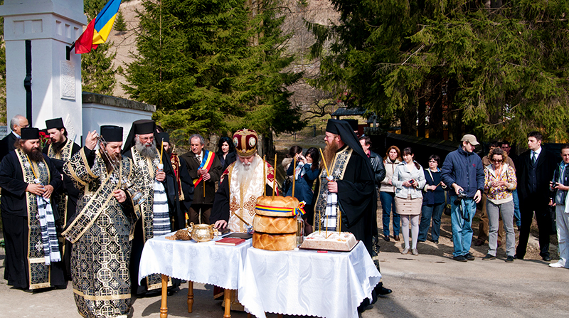 Slujbă de pomenire pentru românii masacraţi la Fântâna Albă