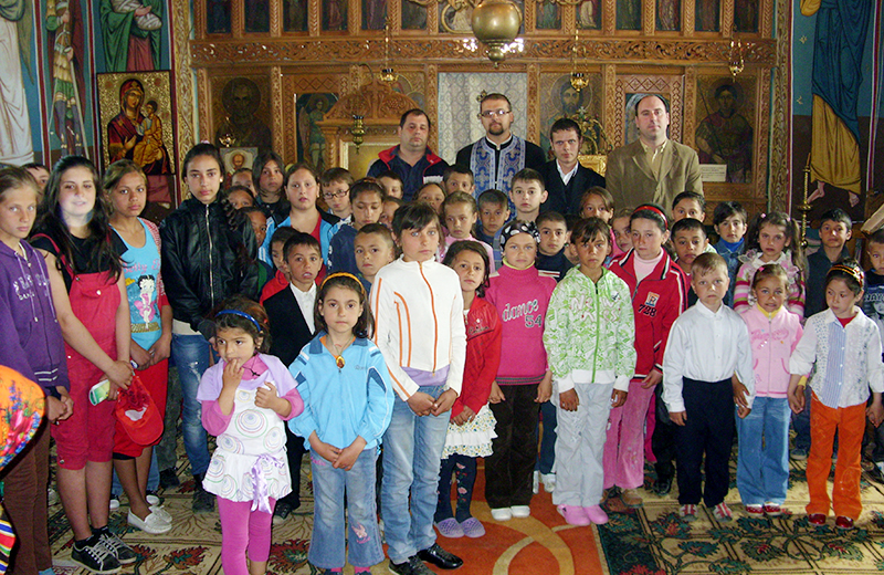 „Învierea Domnului - Lumina Vieţii“ pentru copiii de la şcoala Zmeu