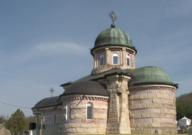 Parastas pentru 116 copii martiri în parohia argeşeană Costeştii Vechi