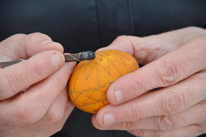 Ouăle închistrite se fac cu sufletul