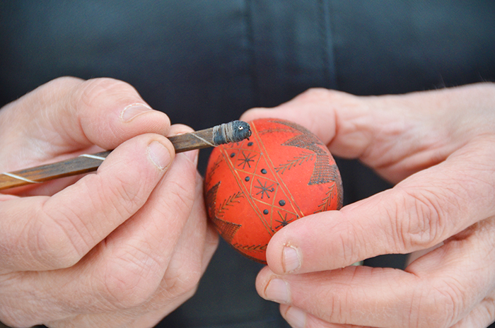 Ouăle închistrite se fac cu sufletul