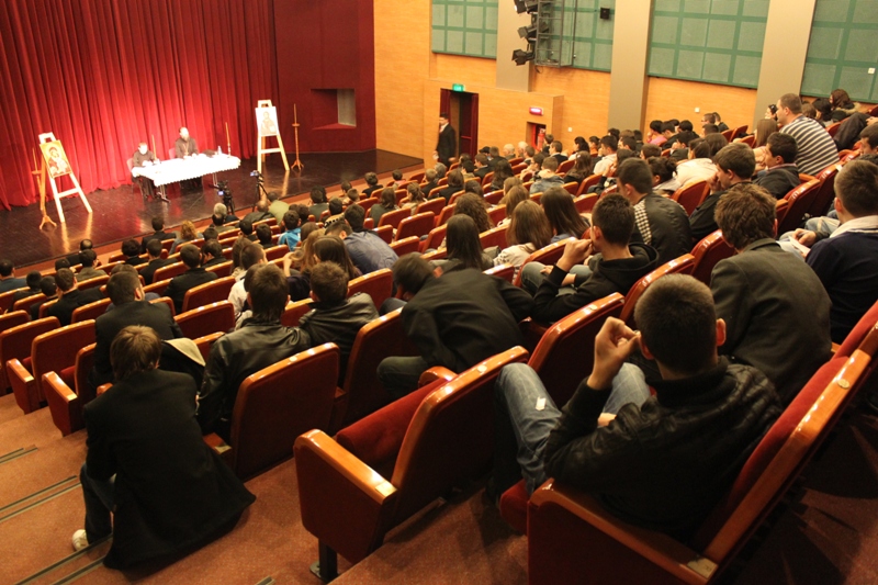 Conferinţă duhovnicească dedicată „Sfintei Euharistii” la Râmnicu Vâlcea