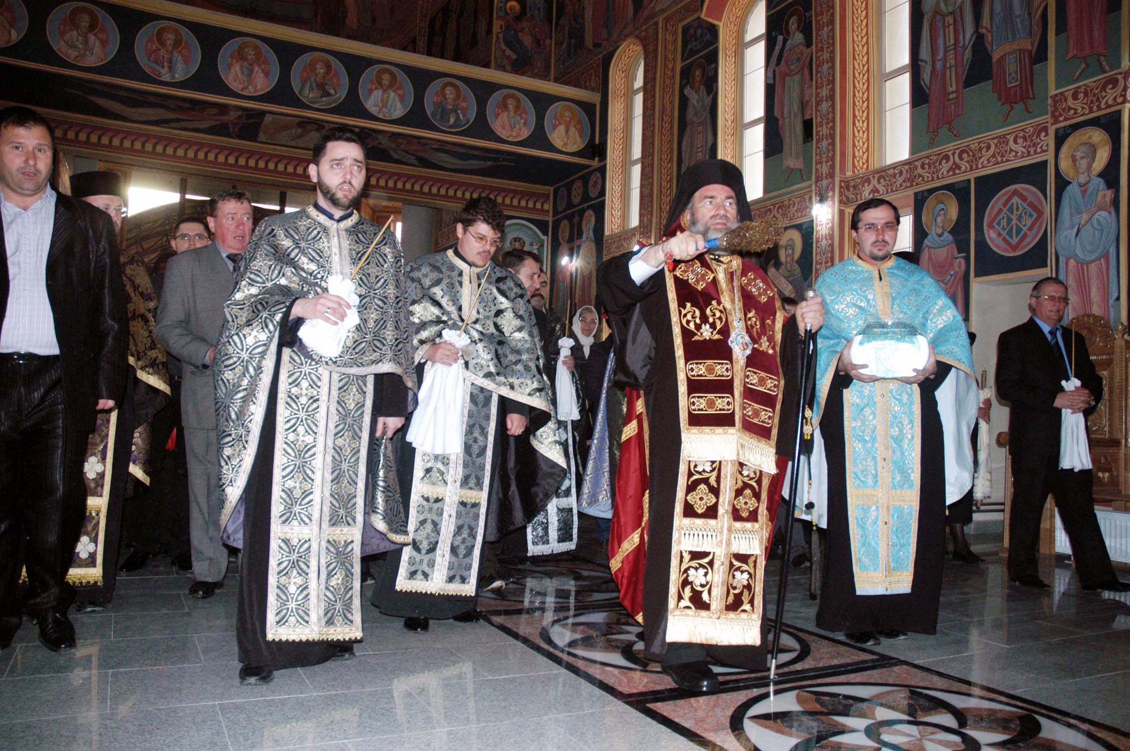 Binecuvântare arhierească la Biserica „Învierea Domnului“ din Bacău