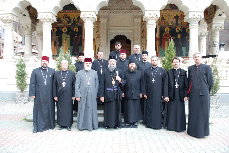 Membrii Permanenţei Consiliului Eparhial al Arhiepiscopiei Craiovei au avut o întâlnire de lucru la Mănăstirea Lainici Membrii Permanenţei Consiliului Eparhial al Arhiepiscopiei Craiovei au avut o întâlnire de lucru la Mănăstirea Lainici
