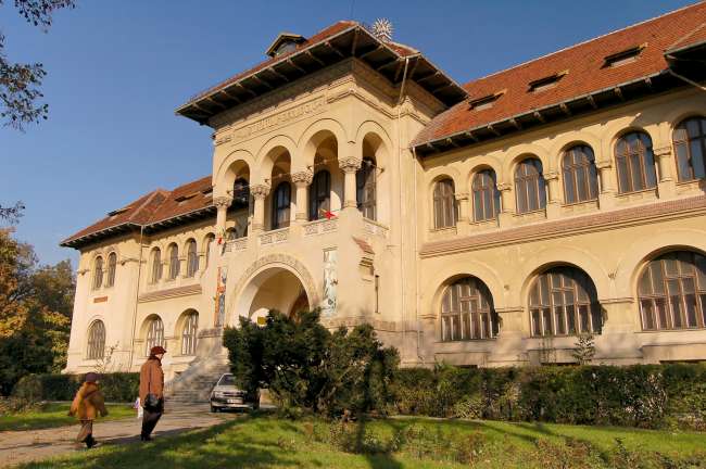 Expoziţie de icoane la Muzeul Naţional de Geologie