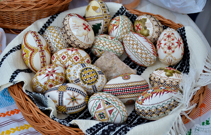 Ouăle închistrite se fac cu sufletul