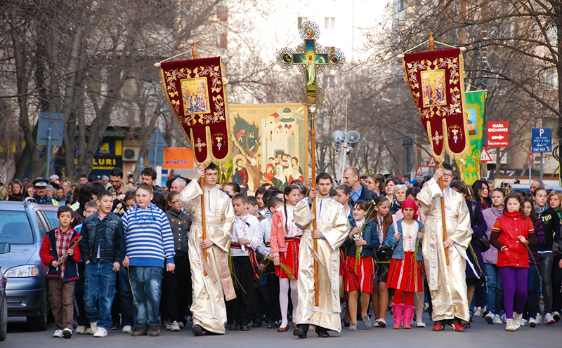 Credincioșii sunt așteptați să rememoreze drumul Mântuitorului, de la Betania la Ierusalim Pelerinajul de Florii în Arhiepiscopia Iaşilor