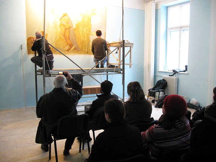 „Vizitatorii vor putea vedea la lucru studenţii şi masteranzii
care execută lucrări de pictură bisericească“ Facultatea de Teologie Ortodoxă din Iaşi, la Zilele Porţilor Deschise