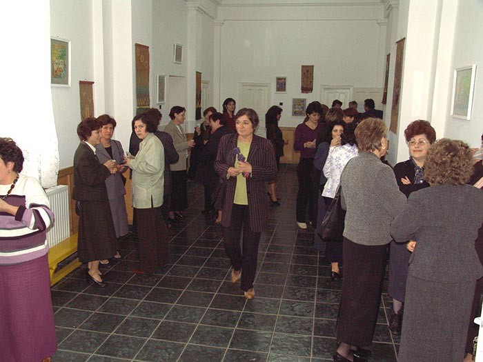 Profesorii nu vor mai primi premii anuale şi prime de vacanţă