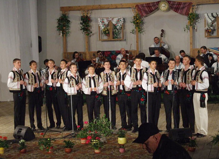 Elevi seminarişti botoşăneni, premiaţi la un festival de folclor