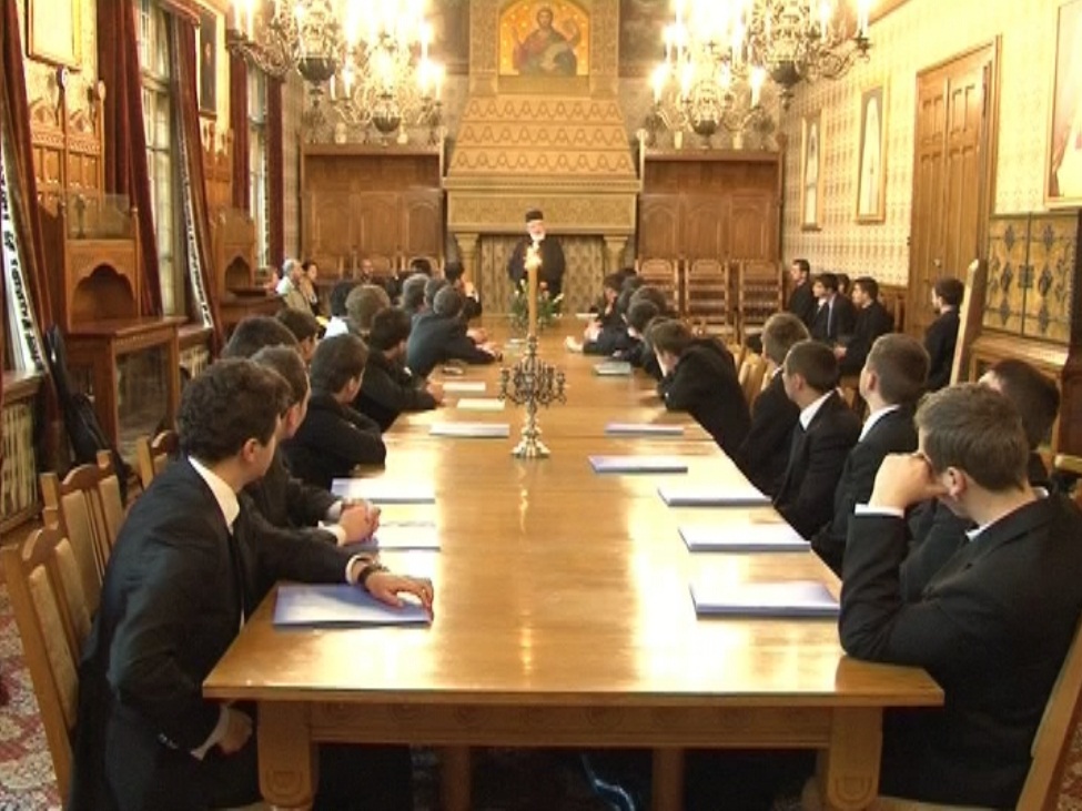 Elevi ai Seminarului &quot;Veniamin Costachi&quot; au vizitat Eparhia Argeşului şi Muscelului