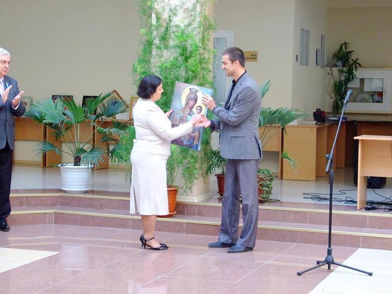 1.000 de icoane din Athos în 25 de licee din Chişinău 1.000 de icoane din Athos în 25 de licee din Chişinău