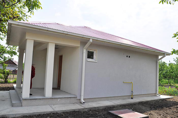 Trei familii sinistrate din Dorohoi s-au mutat în case noi