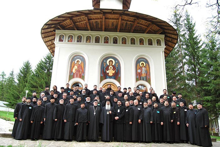 Înalt Preasfinţitul Teofan împreună cu prima serie a preoţilor din Protopopiatul Iaşi 1, care au participat la conferinţa de la Durău din perioada 15-17 mai 2011 Prima conferinţă de primăvară de la Durău, la final