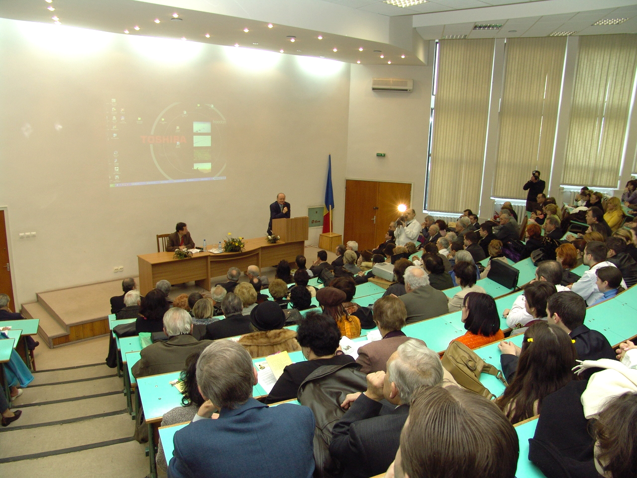 Numărul doctoranzilor, limitat de performanţa universităţilor