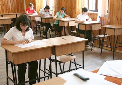 Absolvenţii de liceu intră de mâine în vacanţă