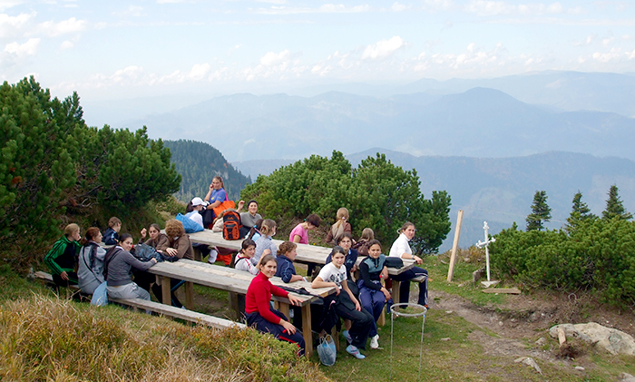 La Liceul Teologic Ortodox „Cuvioasa Parascheva“ Agapia: 30 de locuri cu specializarea „ghid turism religios“ La Liceul Teologic Ortodox „Cuvioasa Parascheva“ Agapia: 30 de locuri cu specializarea „ghid turism religios“