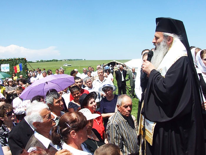 Pe imaşul „Aerodrom“ din Târgu Neamţ, IPS Teofan a citit rugăciuni pentru întocmirea văzduhului şi a rostit un cuvânt de învăţătură Centrul „Sfânta Cuvioasă Teodora de la Sihla“ din Humuleşti, inaugurat prin slujba de sfinţire