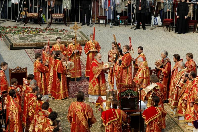 Patriarhul Kirill a slujit Sfânta Liturghie la Lavra Peşterilor, în a doua zi de Paşti