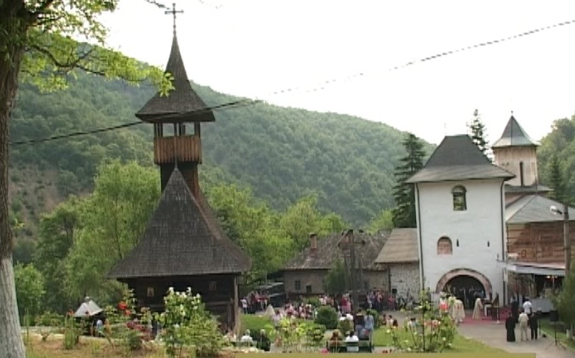 Adunarea tinerilor creştini ortodocşi din Episcopia Severinului şi Strehaiei Adunarea tinerilor creştini ortodocşi din Episcopia Severinului şi Strehaiei